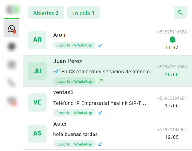 Lista de atenciones de WhatsApp mostrando las pestañas Abiertas y En cola, y un listado de atenciones con sus detalles como nombre, fecha y tipo.